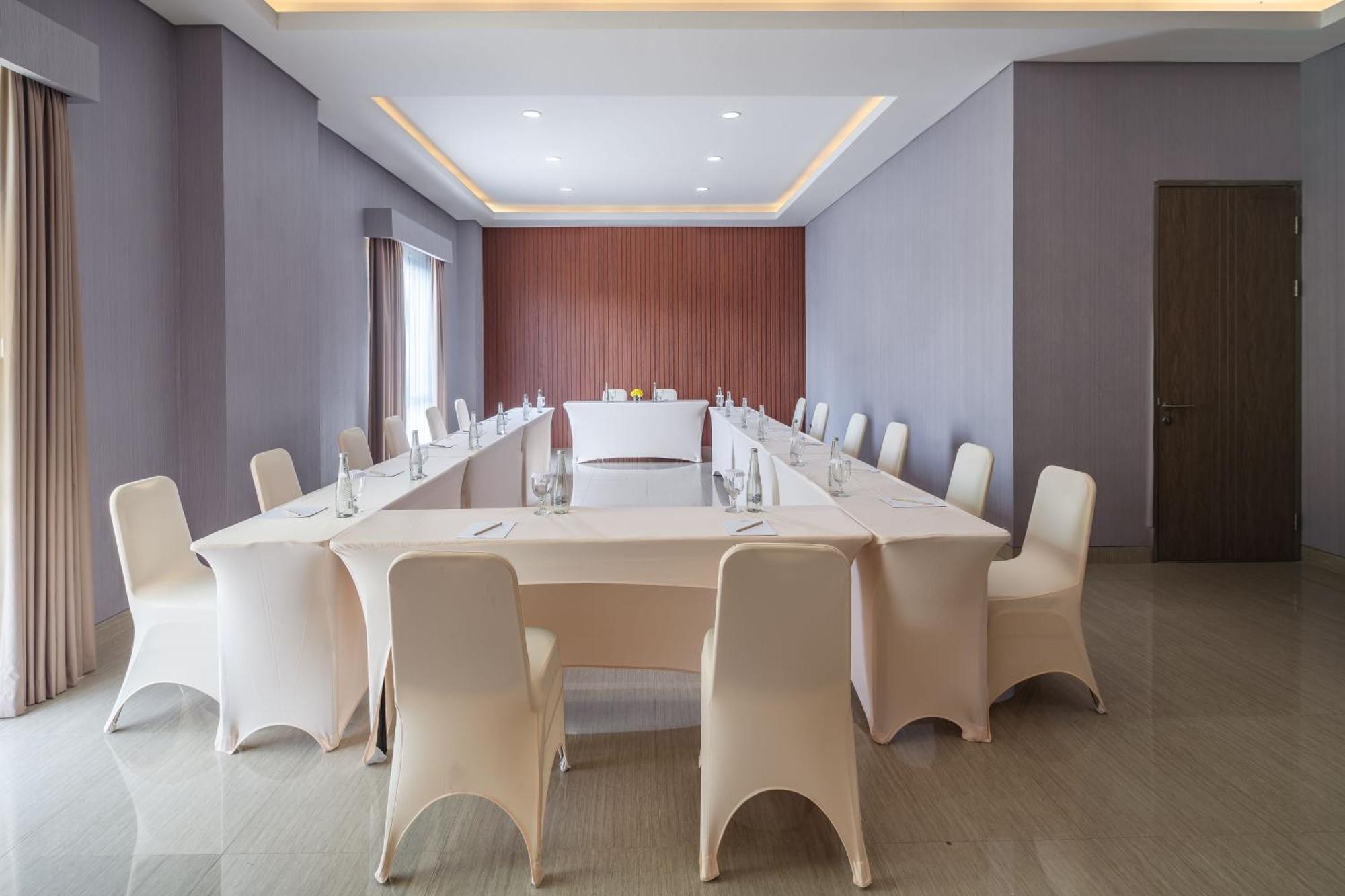 Hotel Santika Blitar ภายนอก รูปภาพ