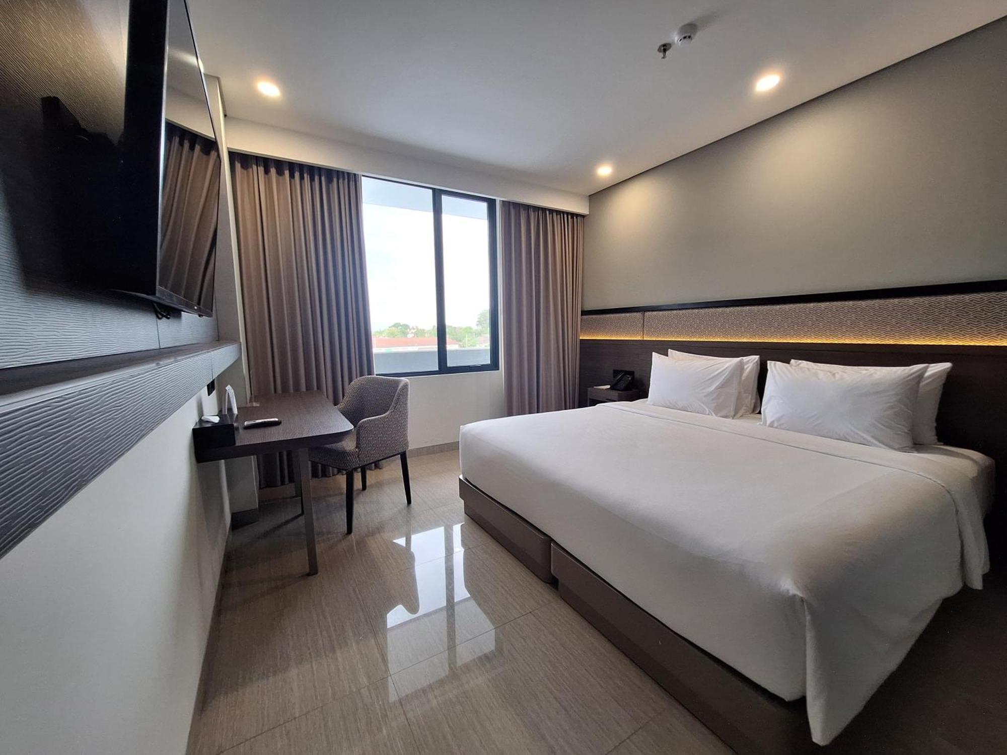 Hotel Santika Blitar ภายนอก รูปภาพ