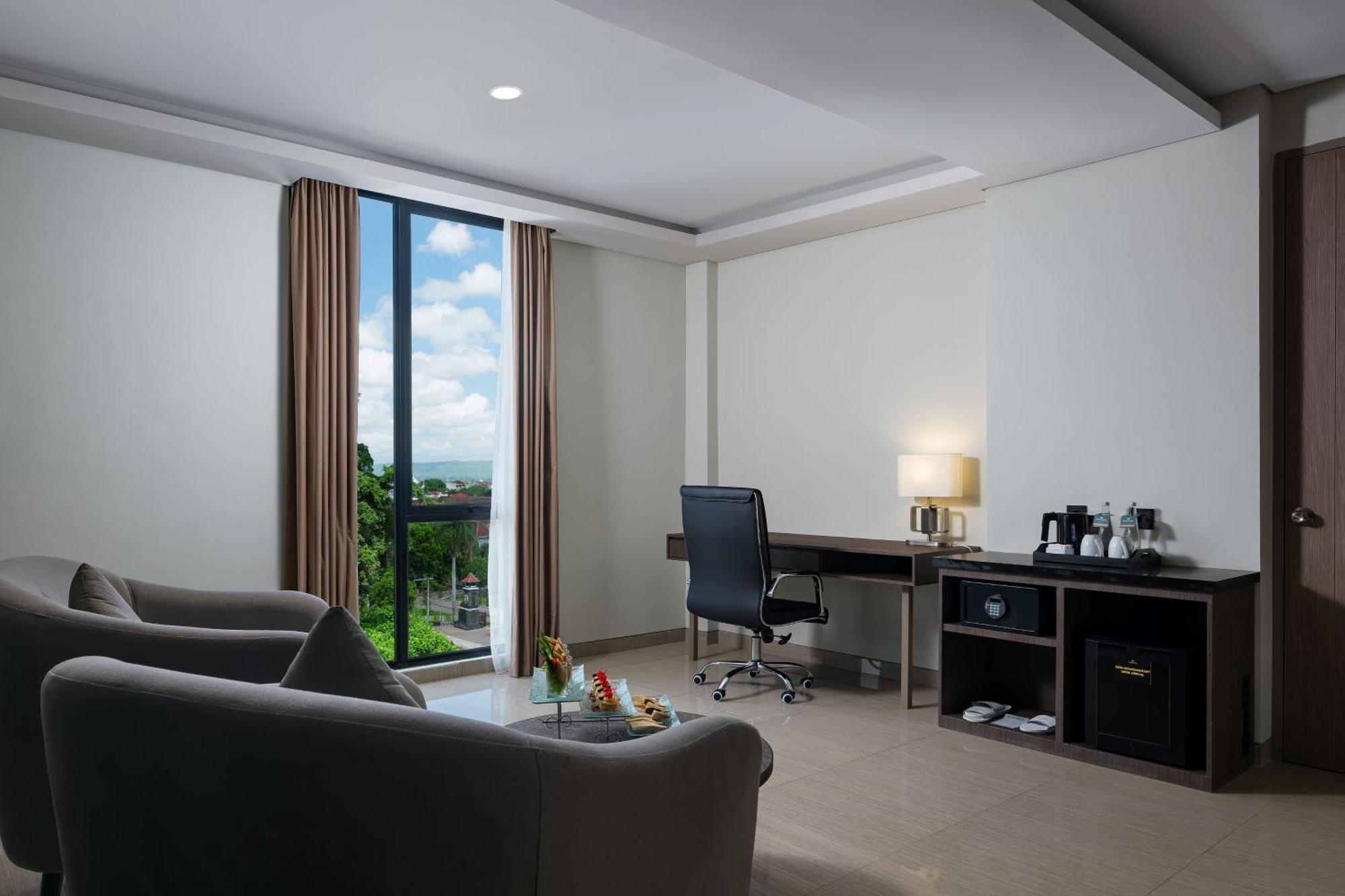 Hotel Santika Blitar ภายนอก รูปภาพ