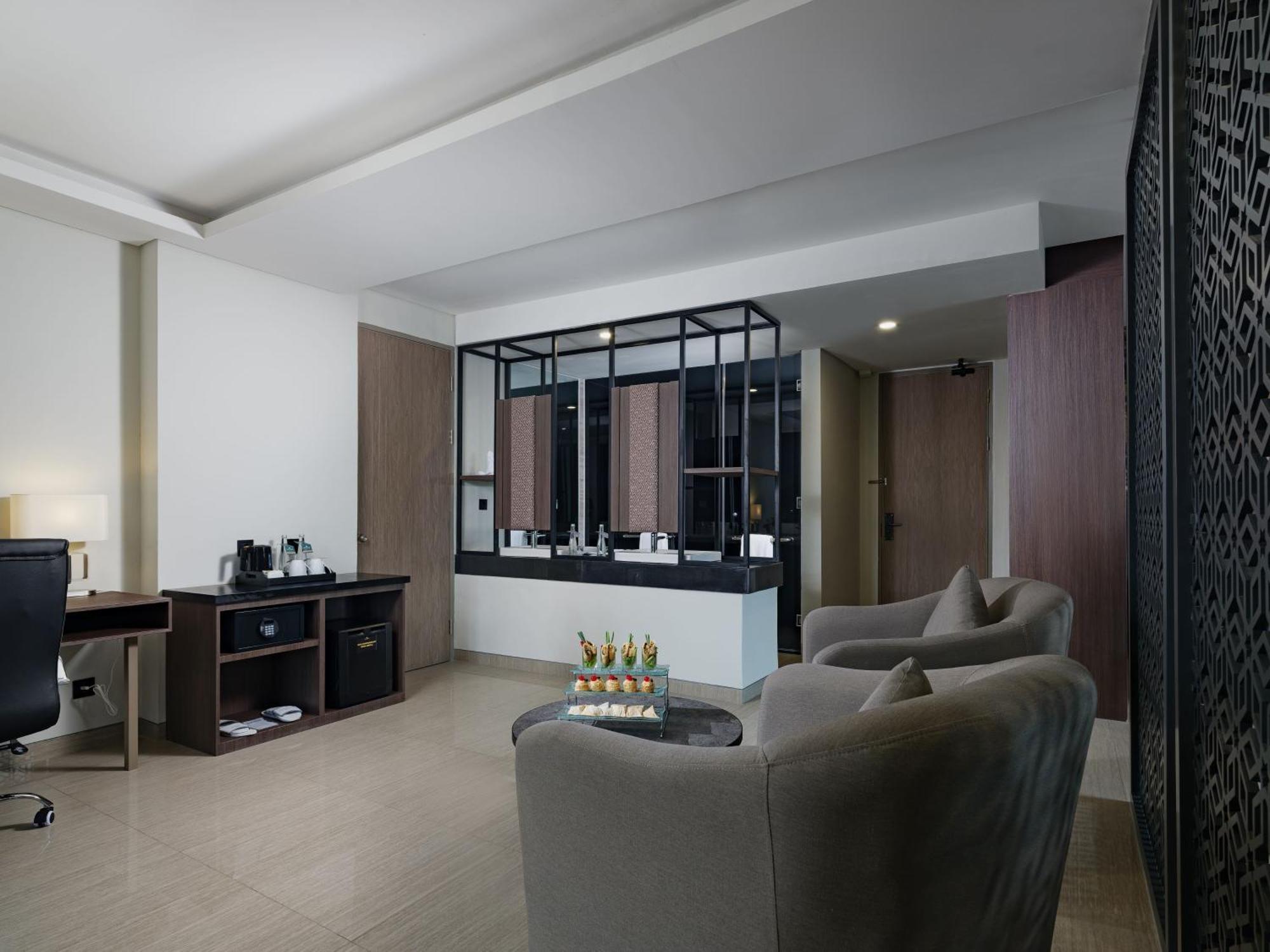 Hotel Santika Blitar ภายนอก รูปภาพ