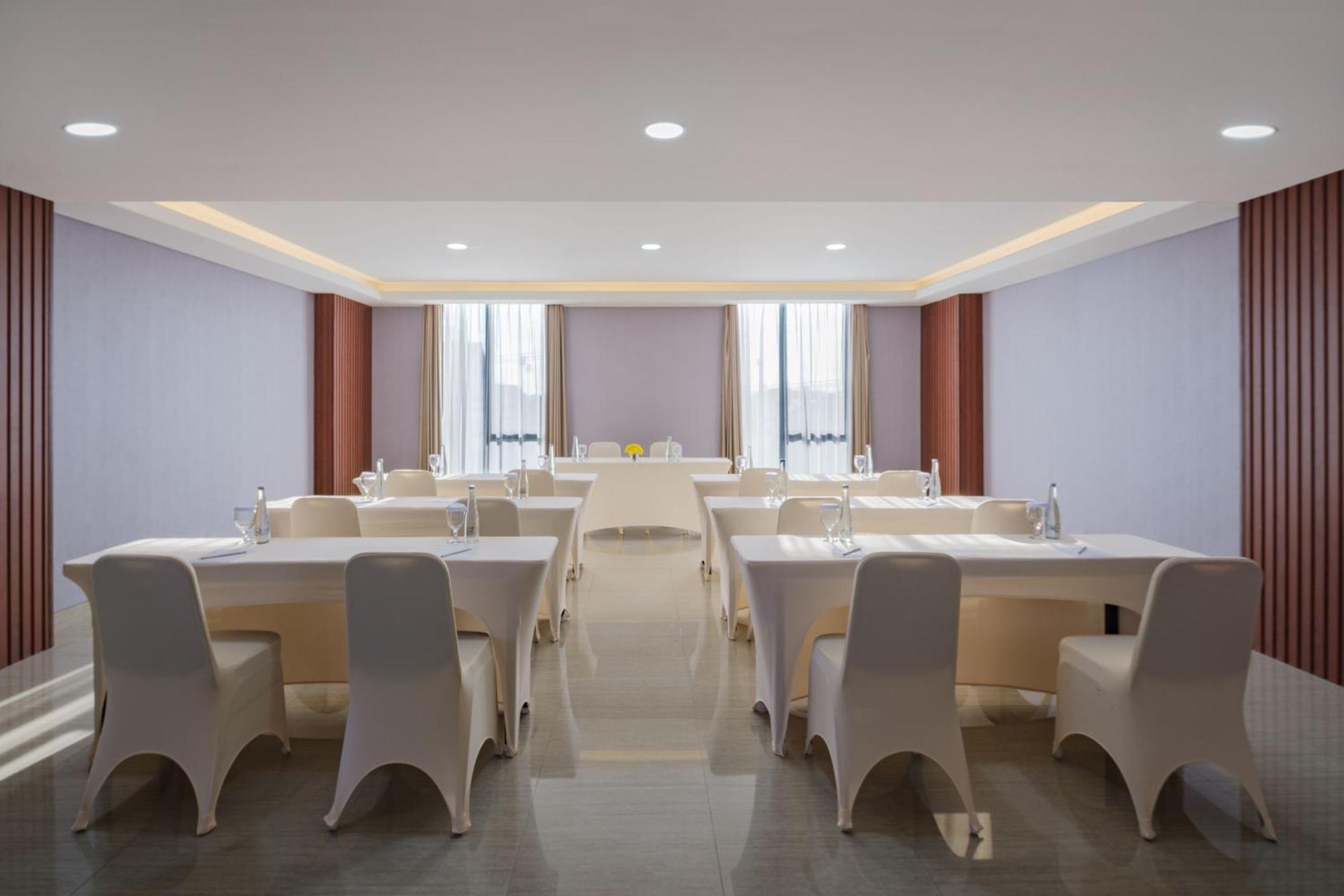 Hotel Santika Blitar ภายนอก รูปภาพ