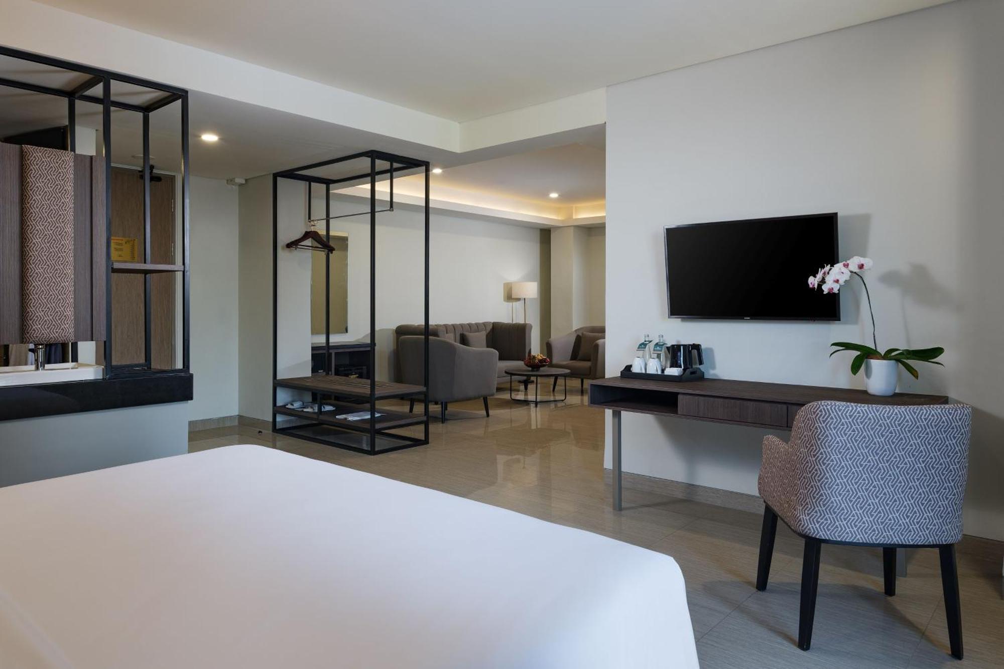 Hotel Santika Blitar ภายนอก รูปภาพ