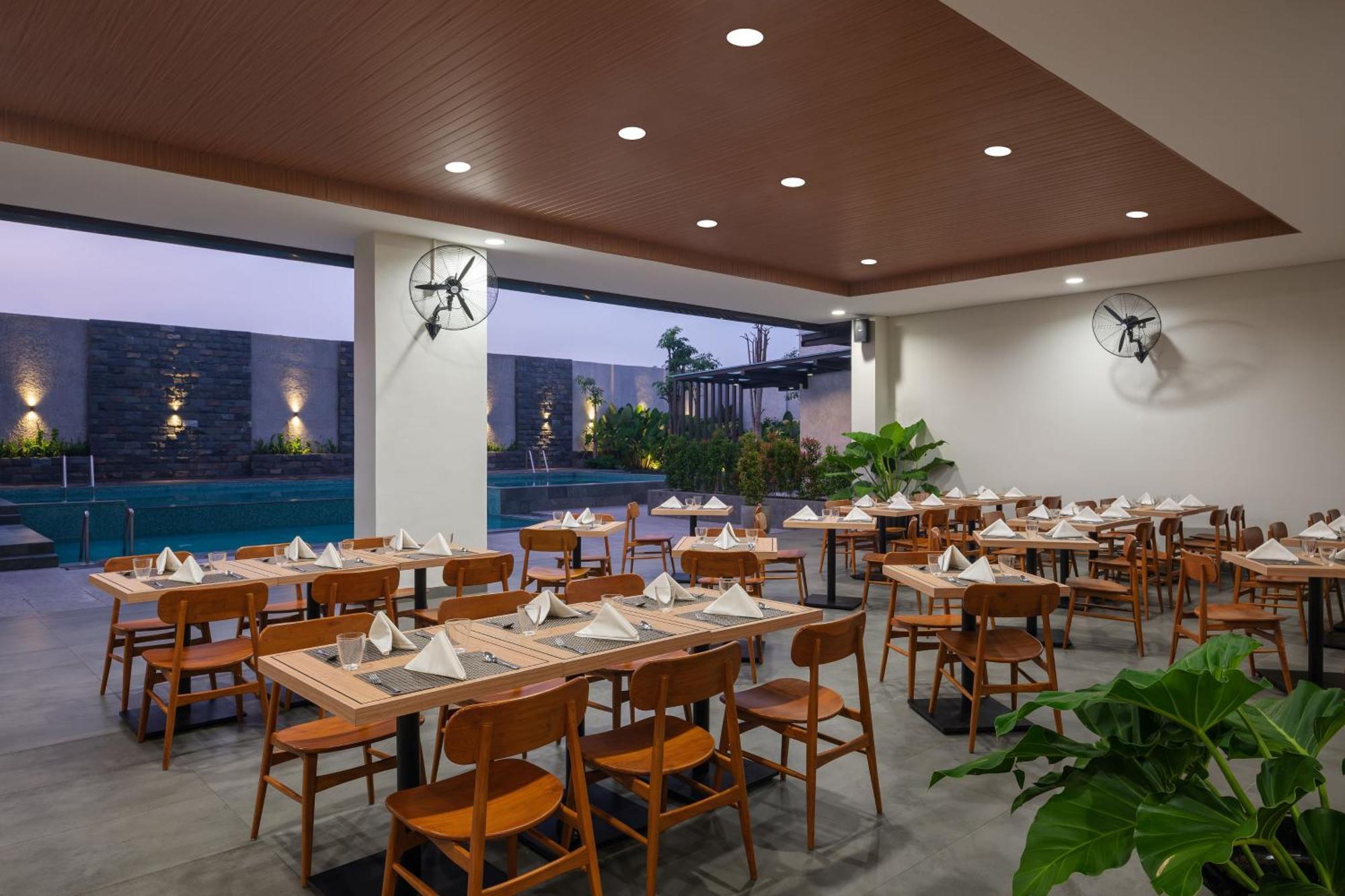 Hotel Santika Blitar ภายนอก รูปภาพ